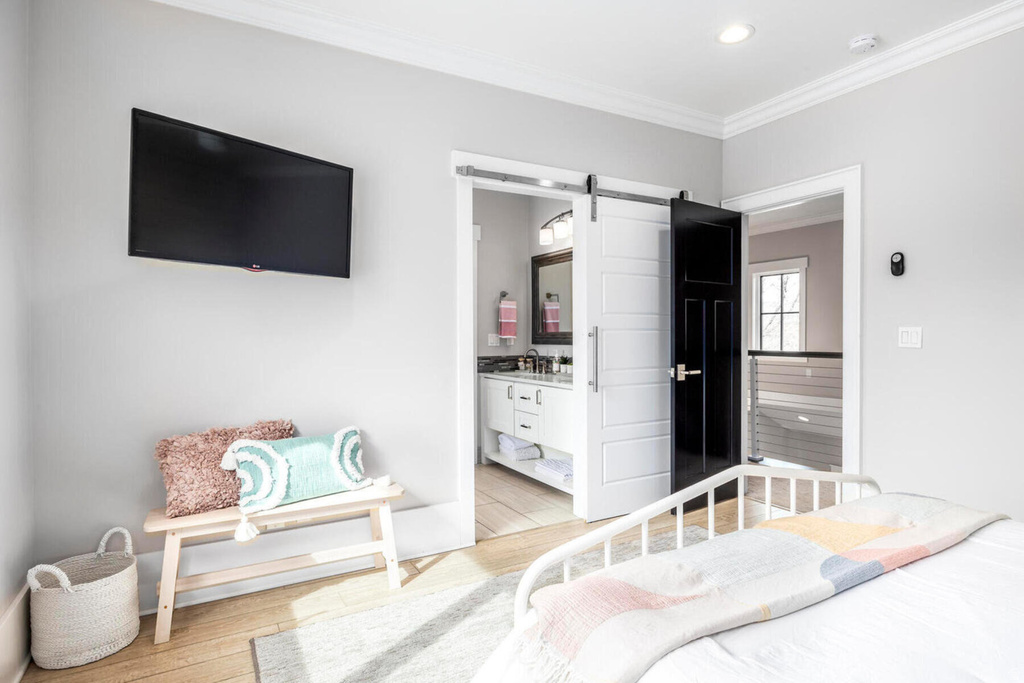 9456 S REDWOOD RD South Jordan, UT 84095