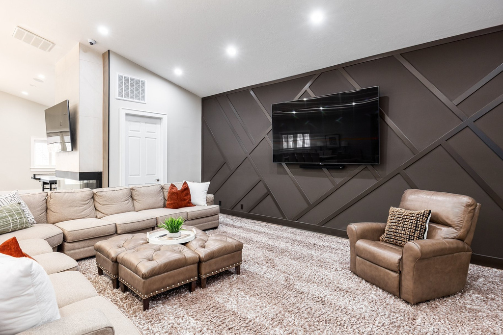 9456 S REDWOOD RD South Jordan, UT 84095