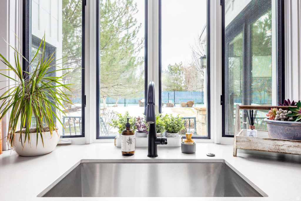 9456 S REDWOOD RD South Jordan, UT 84095