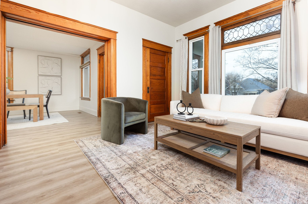 957 S LAKE ST Salt Lake City, UT 84105