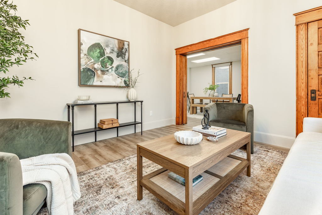 957 S LAKE ST Salt Lake City, UT 84105