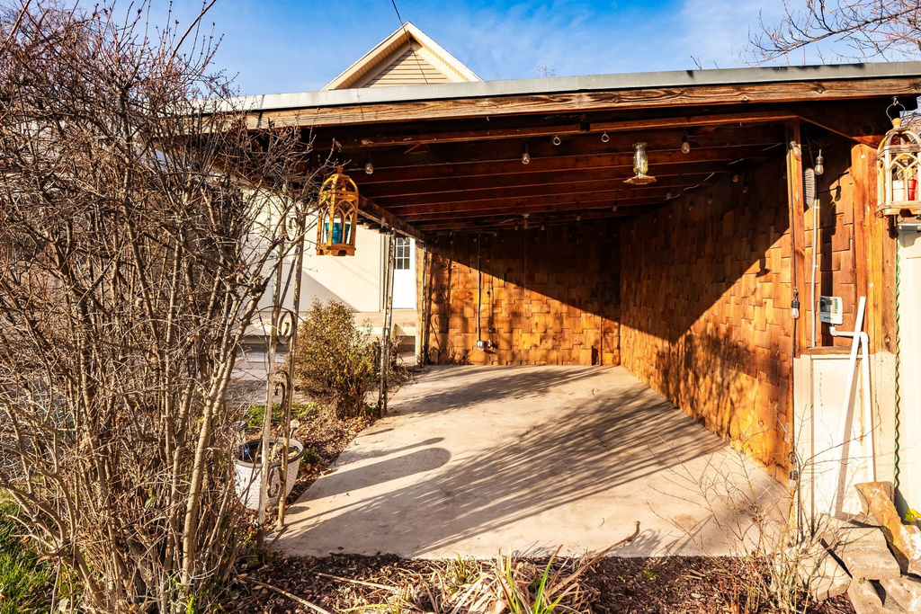 957 S LAKE ST Salt Lake City, UT 84105