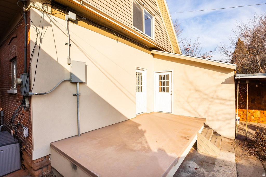 957 S LAKE ST Salt Lake City, UT 84105