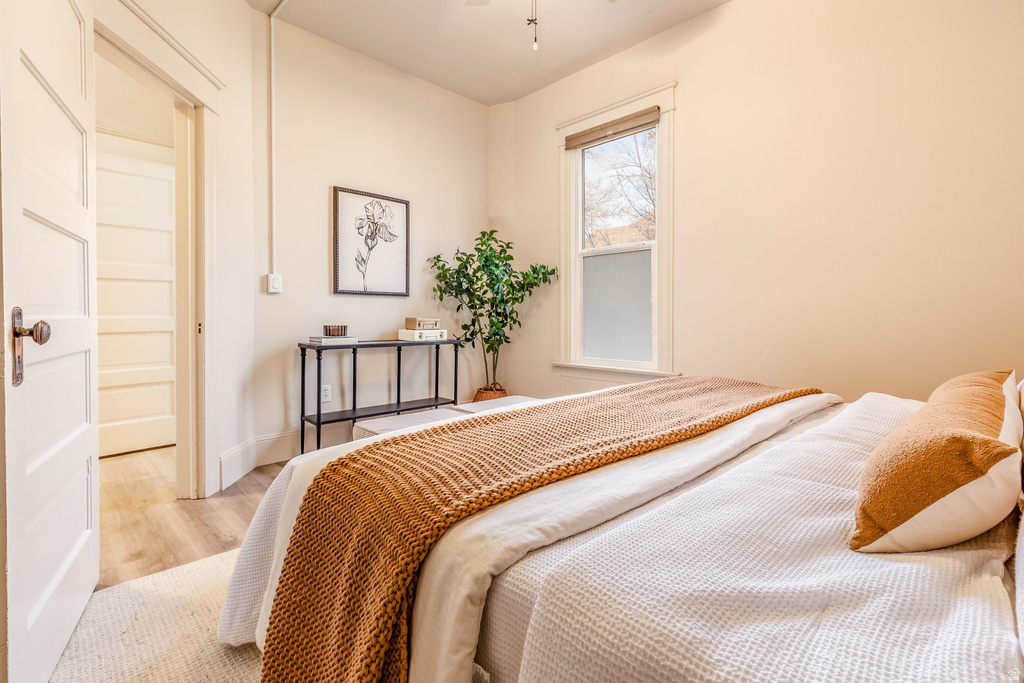 957 S LAKE ST Salt Lake City, UT 84105