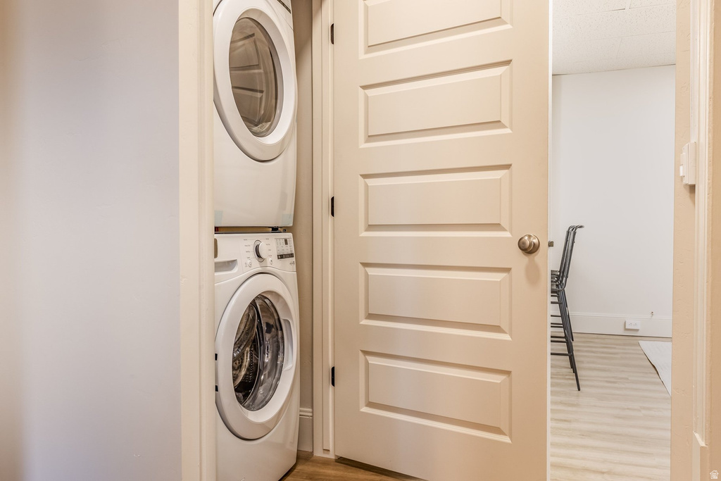 957 S LAKE ST Salt Lake City, UT 84105