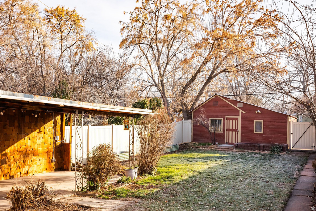 957 S LAKE ST Salt Lake City, UT 84105