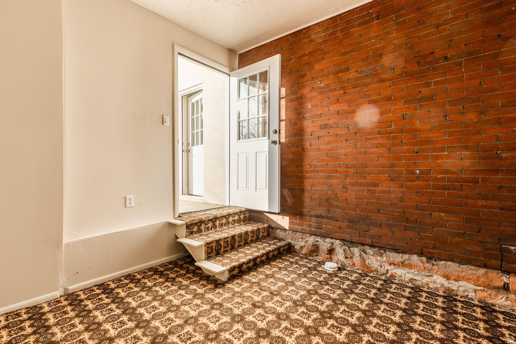 957 S LAKE ST Salt Lake City, UT 84105