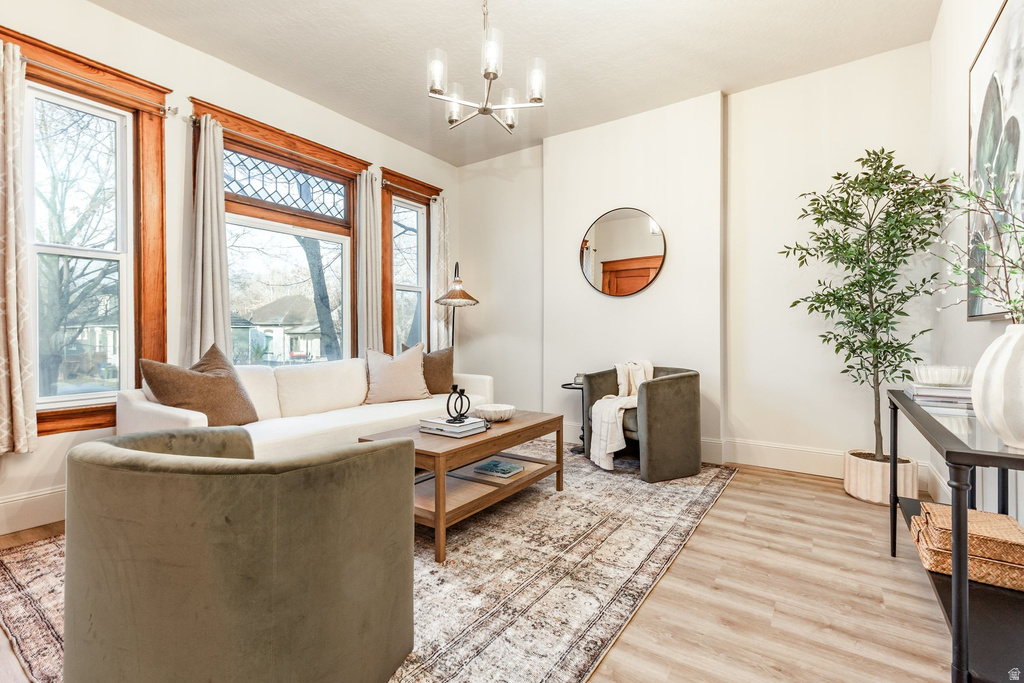 957 S LAKE ST Salt Lake City, UT 84105