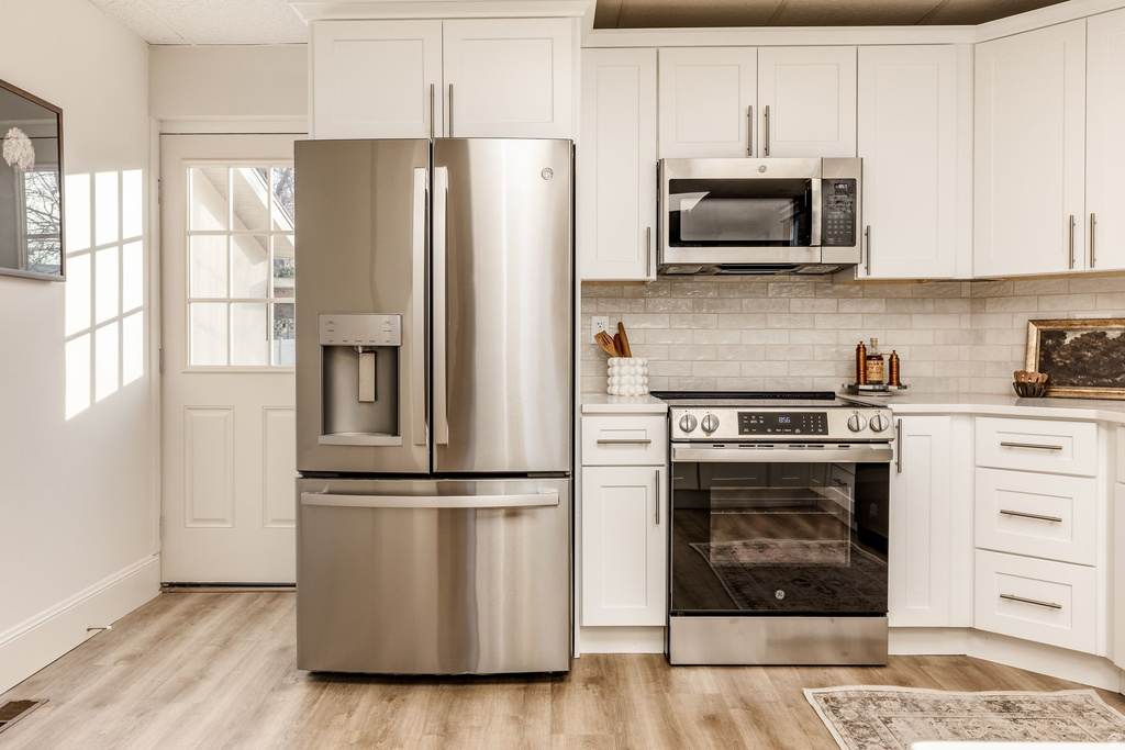 957 S LAKE ST Salt Lake City, UT 84105