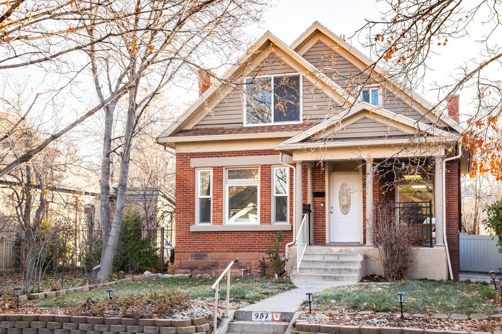 957 S LAKE ST Salt Lake City, UT 84105