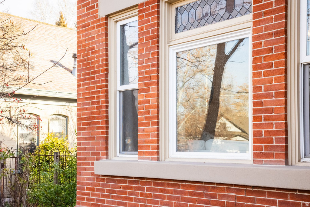 957 S LAKE ST Salt Lake City, UT 84105