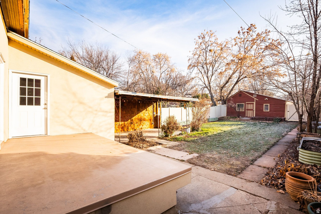 957 S LAKE ST Salt Lake City, UT 84105