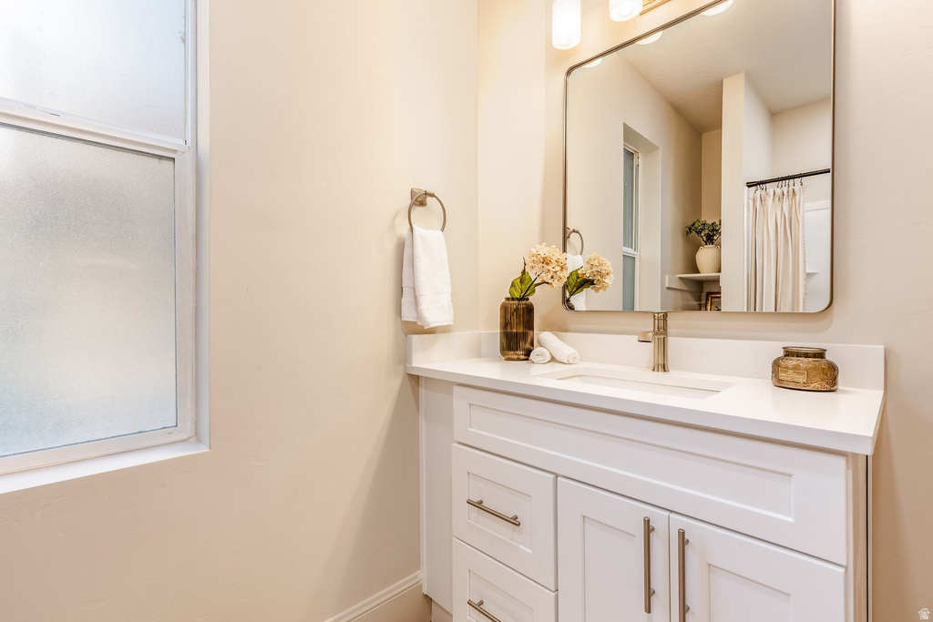 957 S LAKE ST Salt Lake City, UT 84105