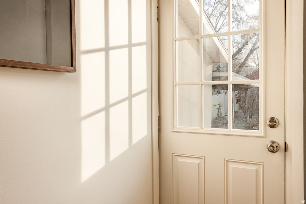 957 S LAKE ST Salt Lake City, UT 84105