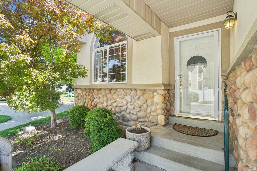 798 E SPRUCE TREE LN Sandy, UT 84094