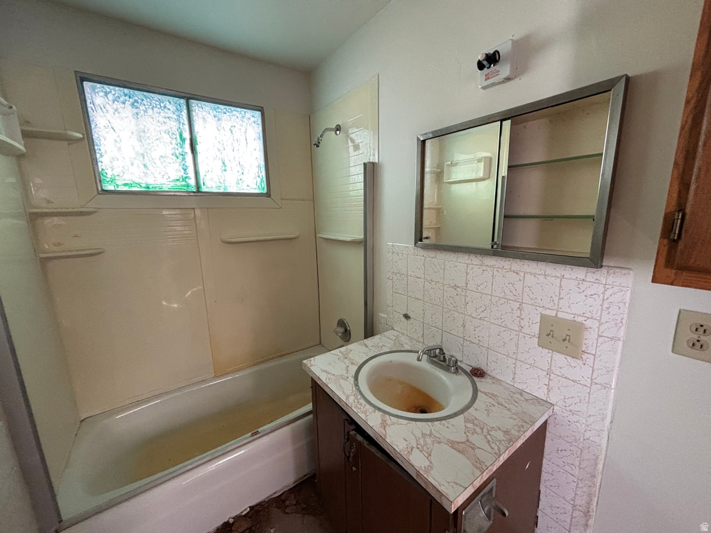 37 E CLARK ST Grantsville, UT 84029