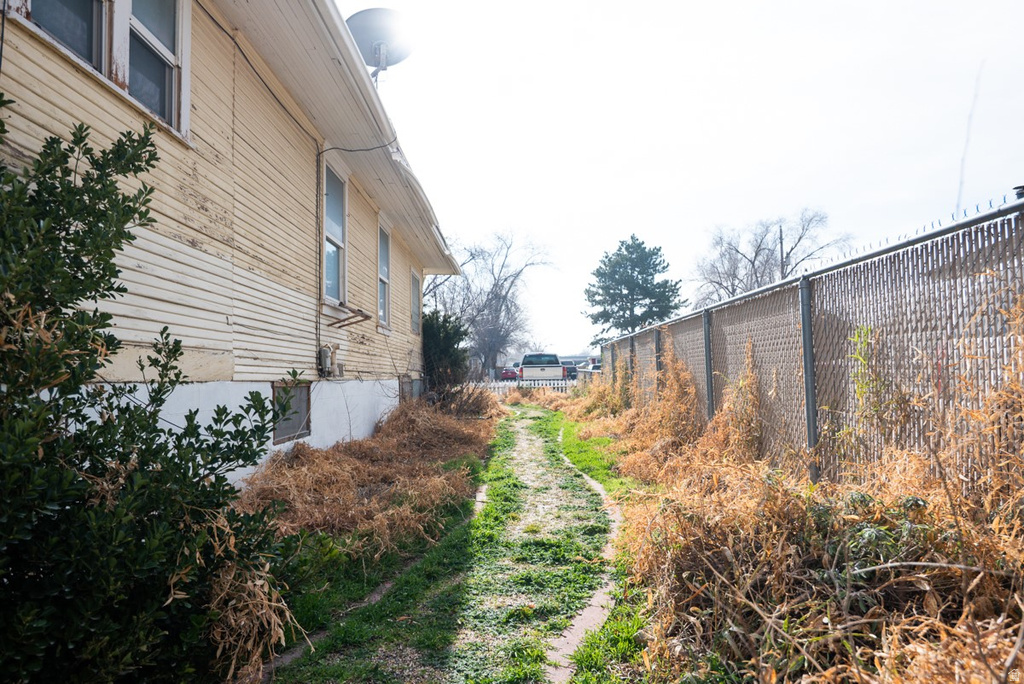 37 E CLARK ST Grantsville, UT 84029