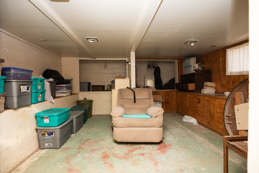 37 E CLARK ST Grantsville, UT 84029