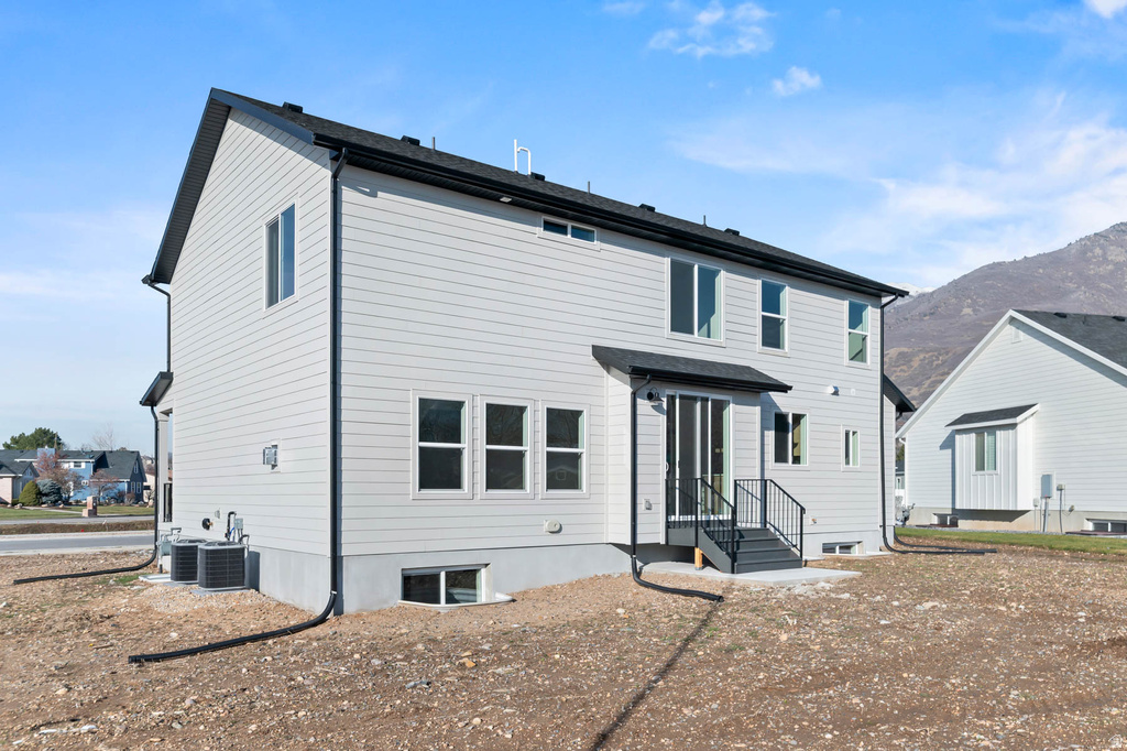 2237 E PARKSIDE CIR South Ogden, UT 84403