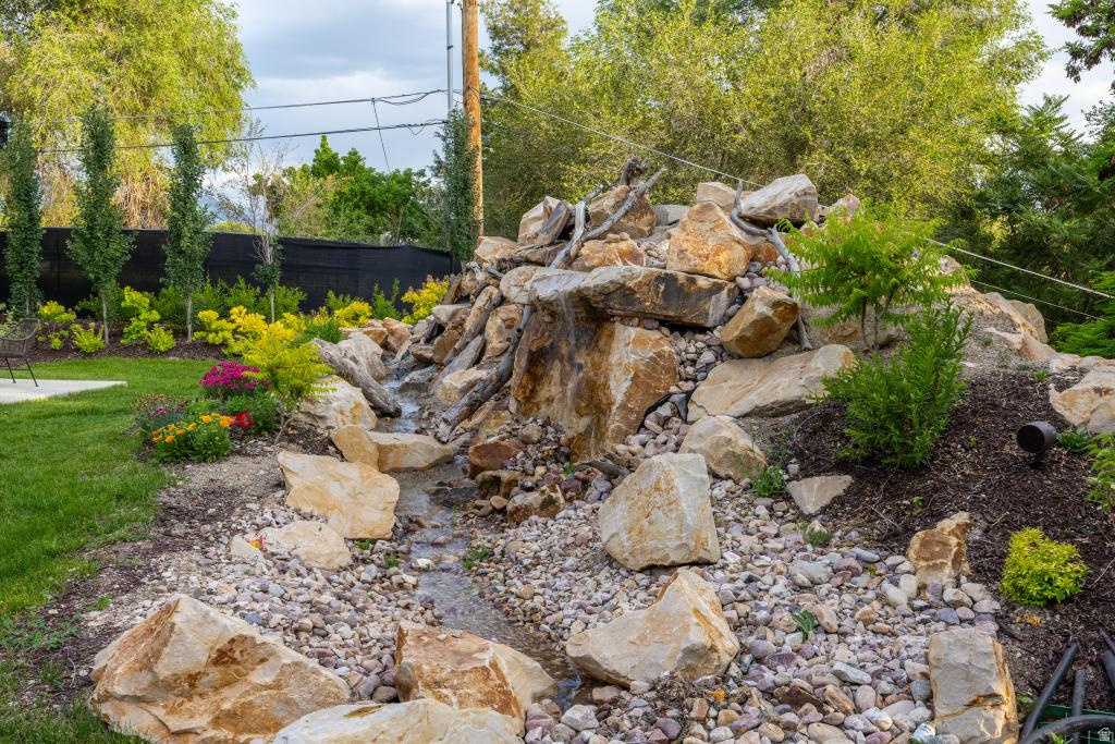 1668 E FOREST HILLS DR Millcreek, UT 84106