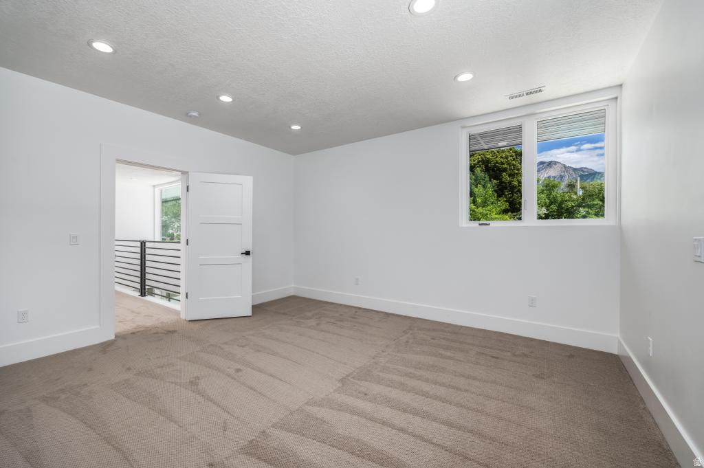 1668 E FOREST HILLS DR Millcreek, UT 84106