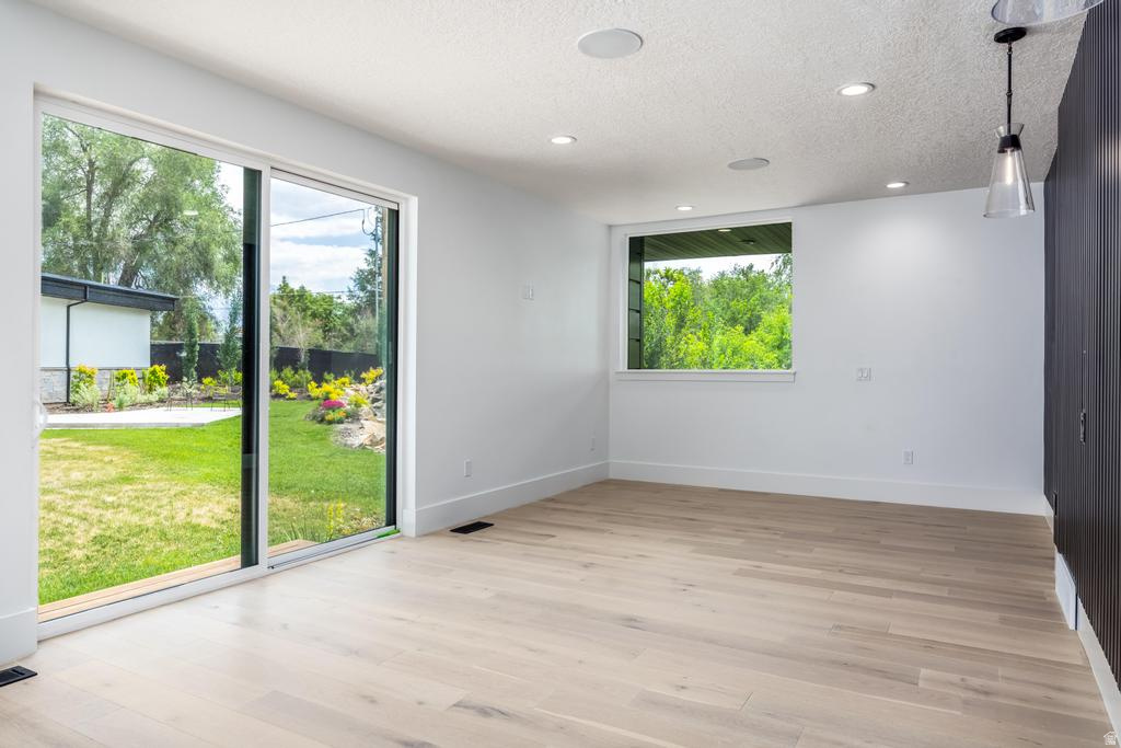 1668 E FOREST HILLS DR Millcreek, UT 84106