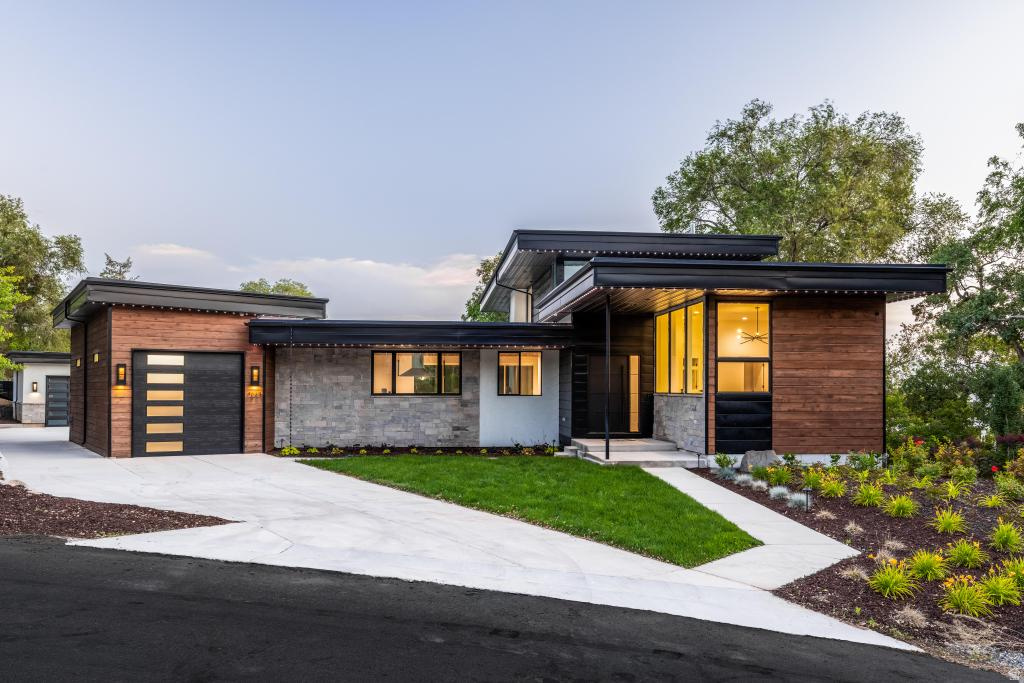 1668 E FOREST HILLS DR Millcreek, UT 84106