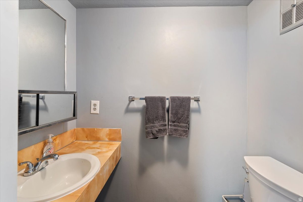 1916 E 5625 S South Ogden, UT 84403