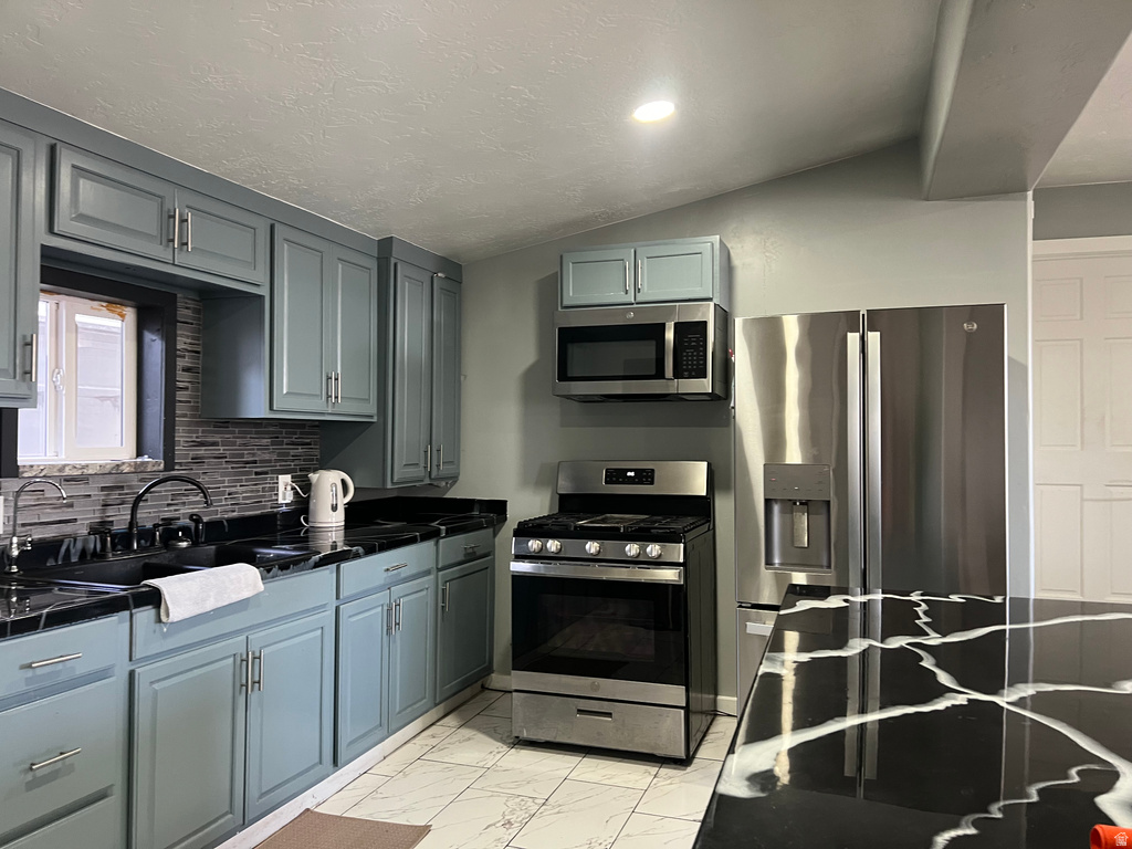 2472 S HEMPSTEAD ST West Valley City, UT 84119