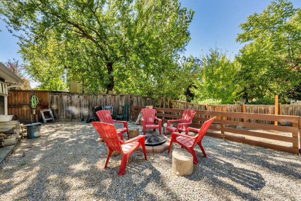 2031 E LA TOUR CIR Salt Lake City, UT 84121