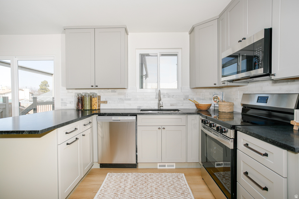 5956 W JARGON CIR Kearns, UT 84118