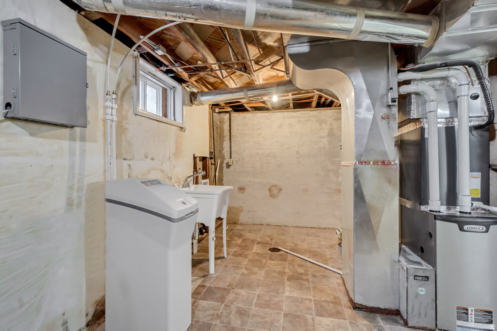 3858 OGDEN AVE South Ogden, UT 84403