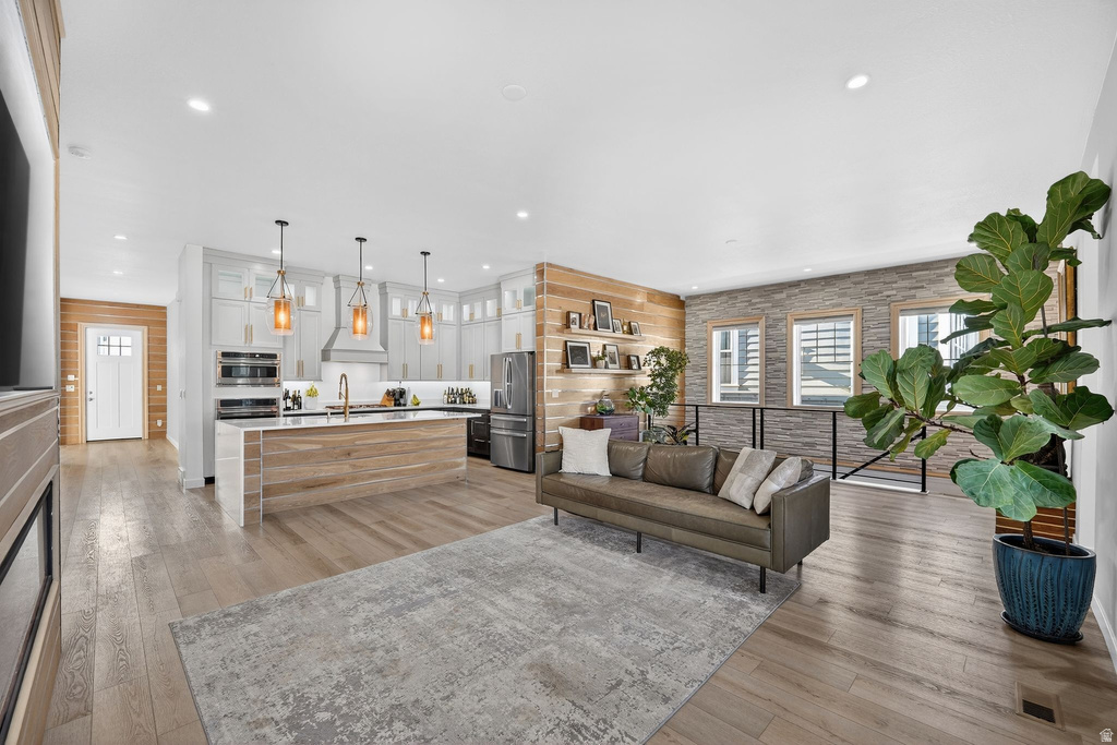 6942 W DOCKSIDER DR South Jordan, UT 84009