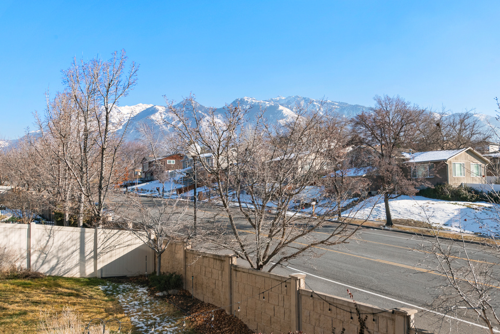 1952 E BLUFFSIDE CIR Sandy, UT 84092