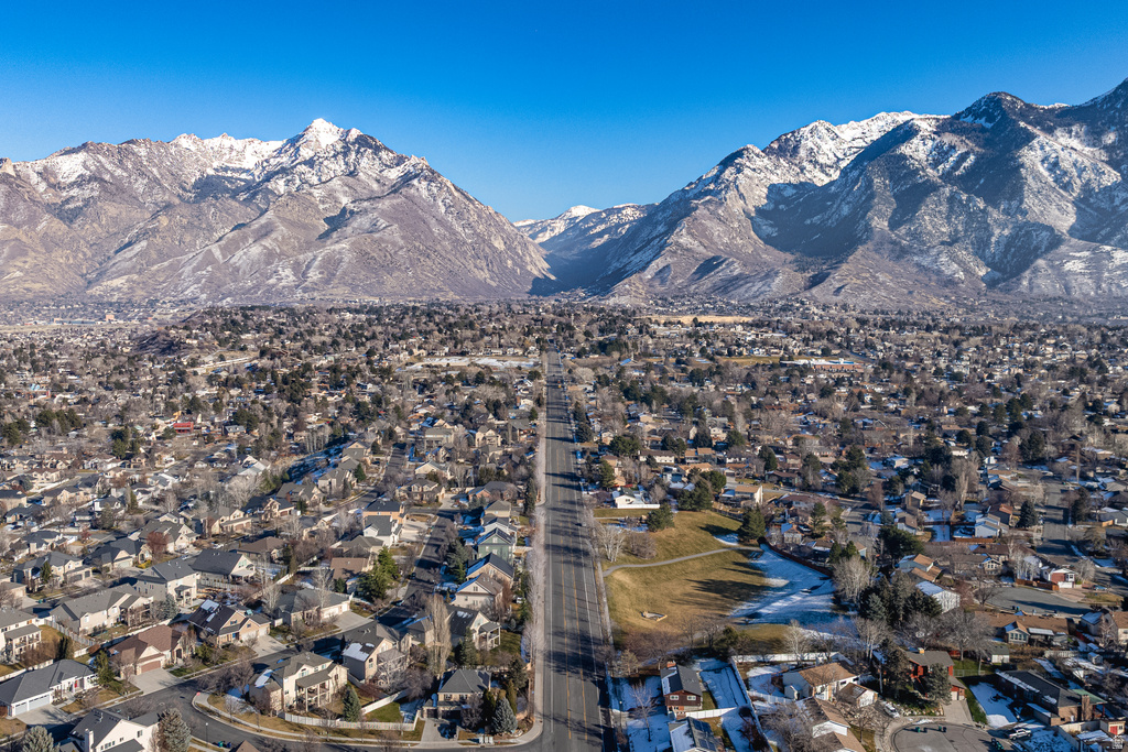 1952 E BLUFFSIDE CIR Sandy, UT 84092