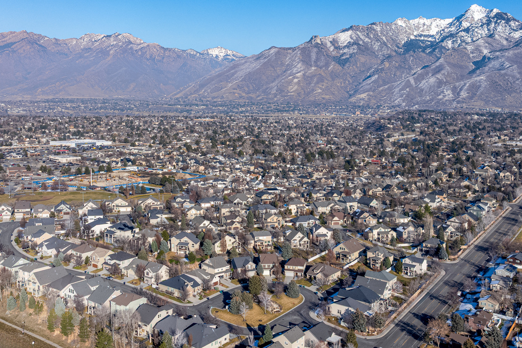 1952 E BLUFFSIDE CIR Sandy, UT 84092