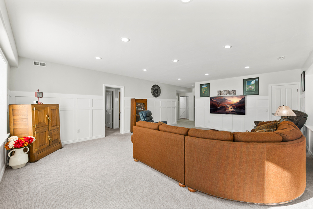 1952 E BLUFFSIDE CIR Sandy, UT 84092