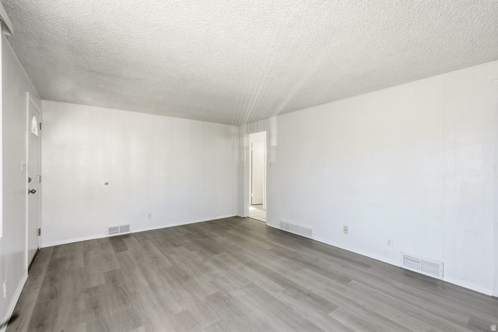 1076 S GLENDALE CIR Salt Lake City, UT 84104