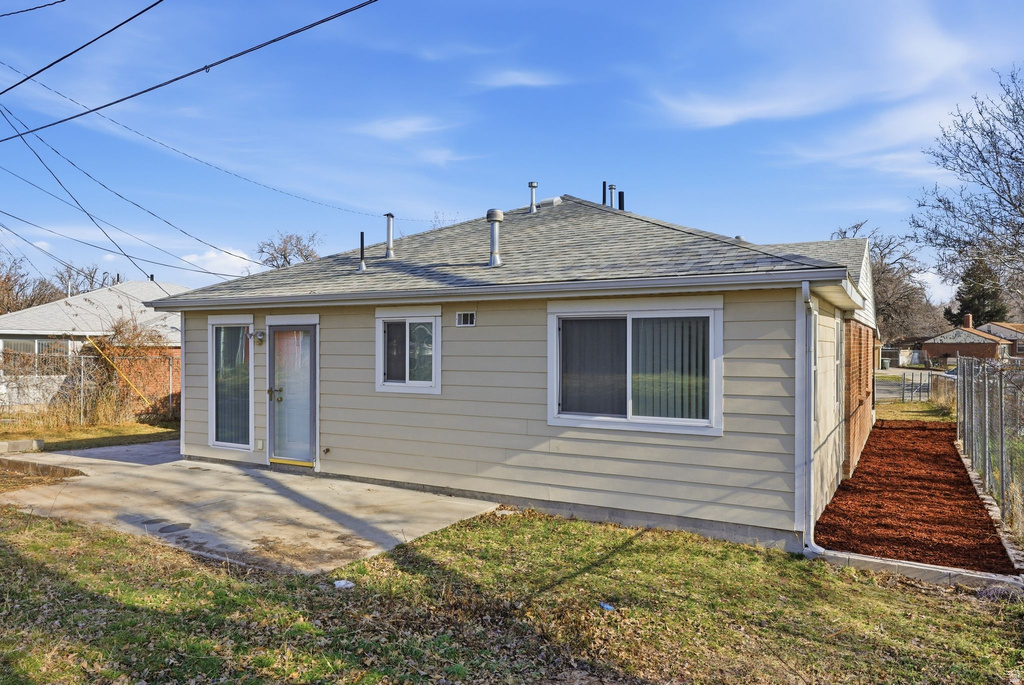 1076 S GLENDALE CIR Salt Lake City, UT 84104