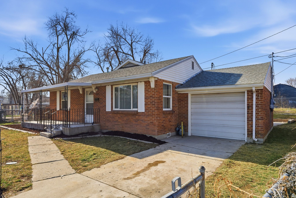 1076 S GLENDALE CIR Salt Lake City, UT 84104