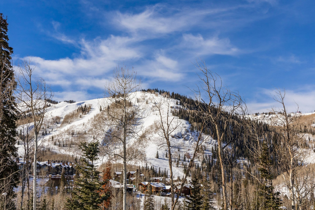 8877 EMPIRE CLUB DR Park City, UT 84060