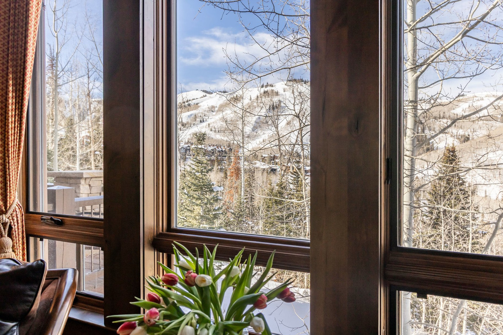 8877 EMPIRE CLUB DR Park City, UT 84060