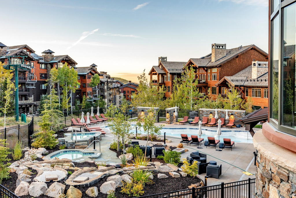8877 EMPIRE CLUB DR Park City, UT 84060