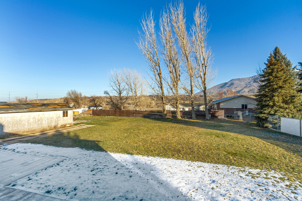 1612 E CANYON DR South Weber, UT 84405
