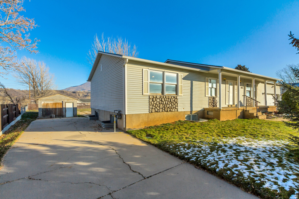 1612 E CANYON DR South Weber, UT 84405