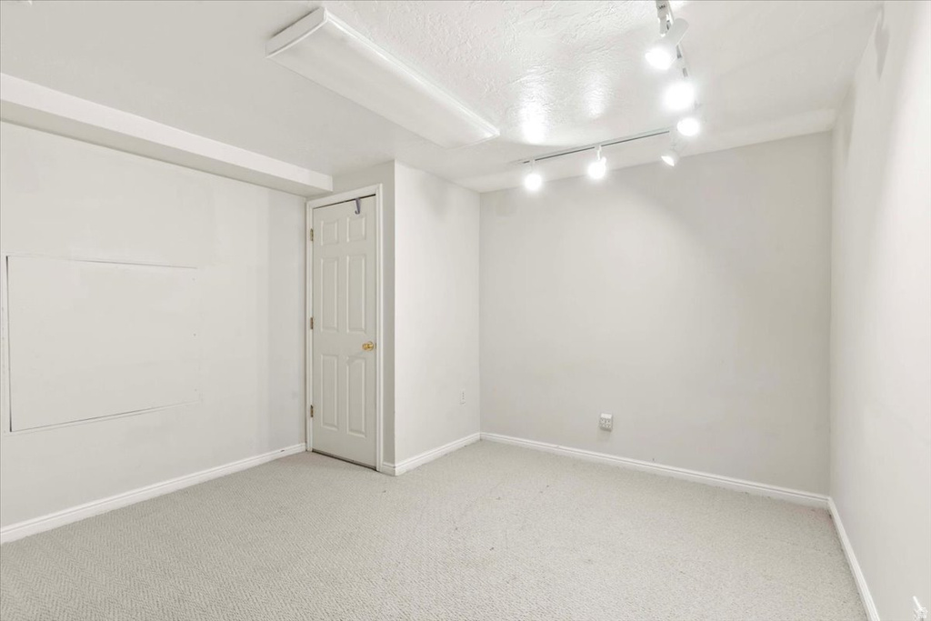 1225 N 900 E Bountiful, UT 84010