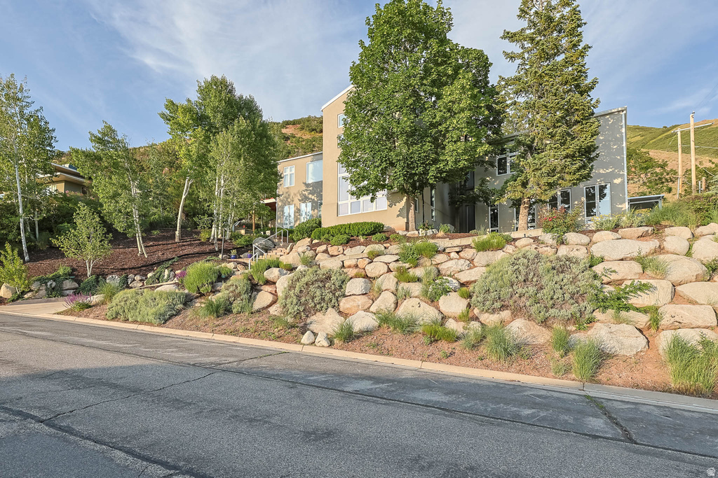 2093 S LAKELINE DR Salt Lake City, UT 84109