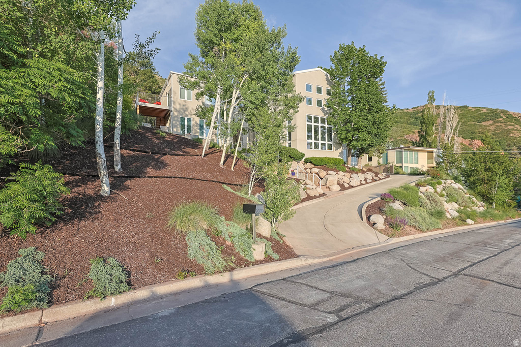 2093 S LAKELINE DR Salt Lake City, UT 84109