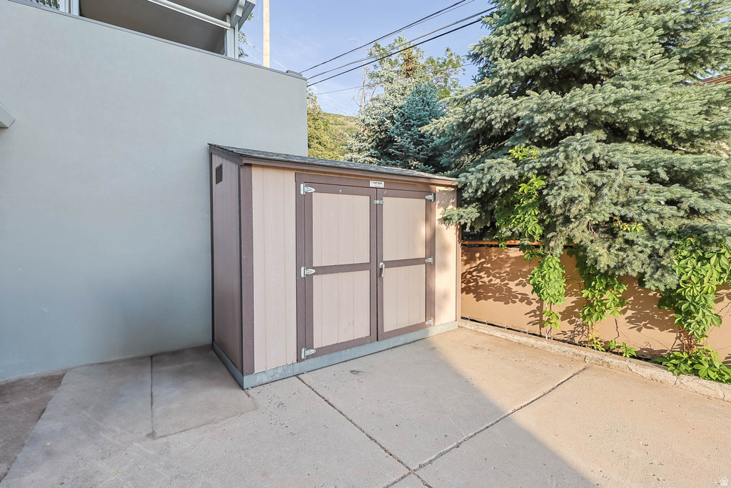 2093 S LAKELINE DR Salt Lake City, UT 84109