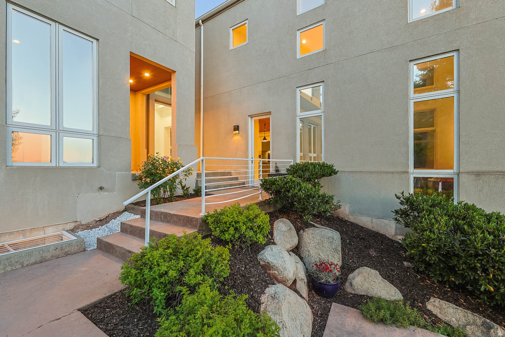 2093 S LAKELINE DR Salt Lake City, UT 84109